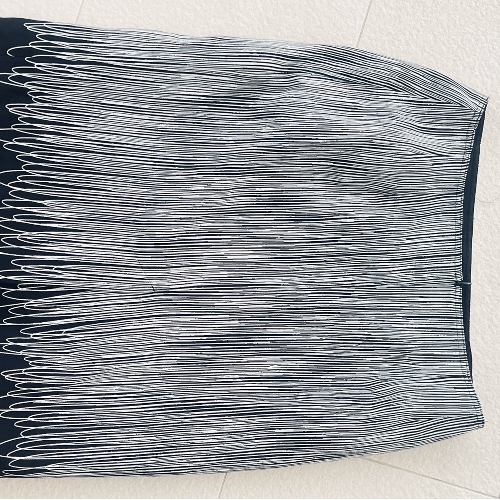 Banana Republic Black and Gray Midi Skirt